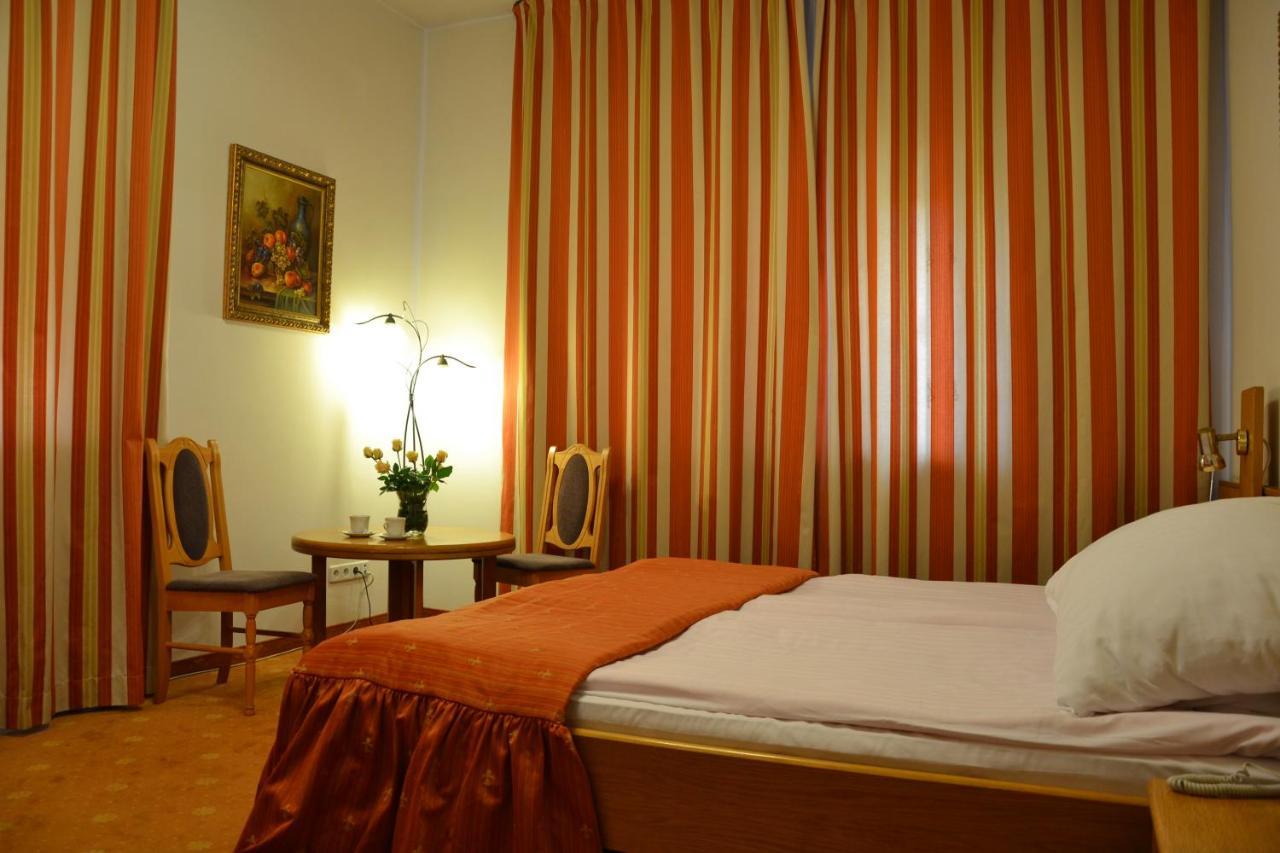 Bed and Breakfast Karat Варшава Экстерьер фото