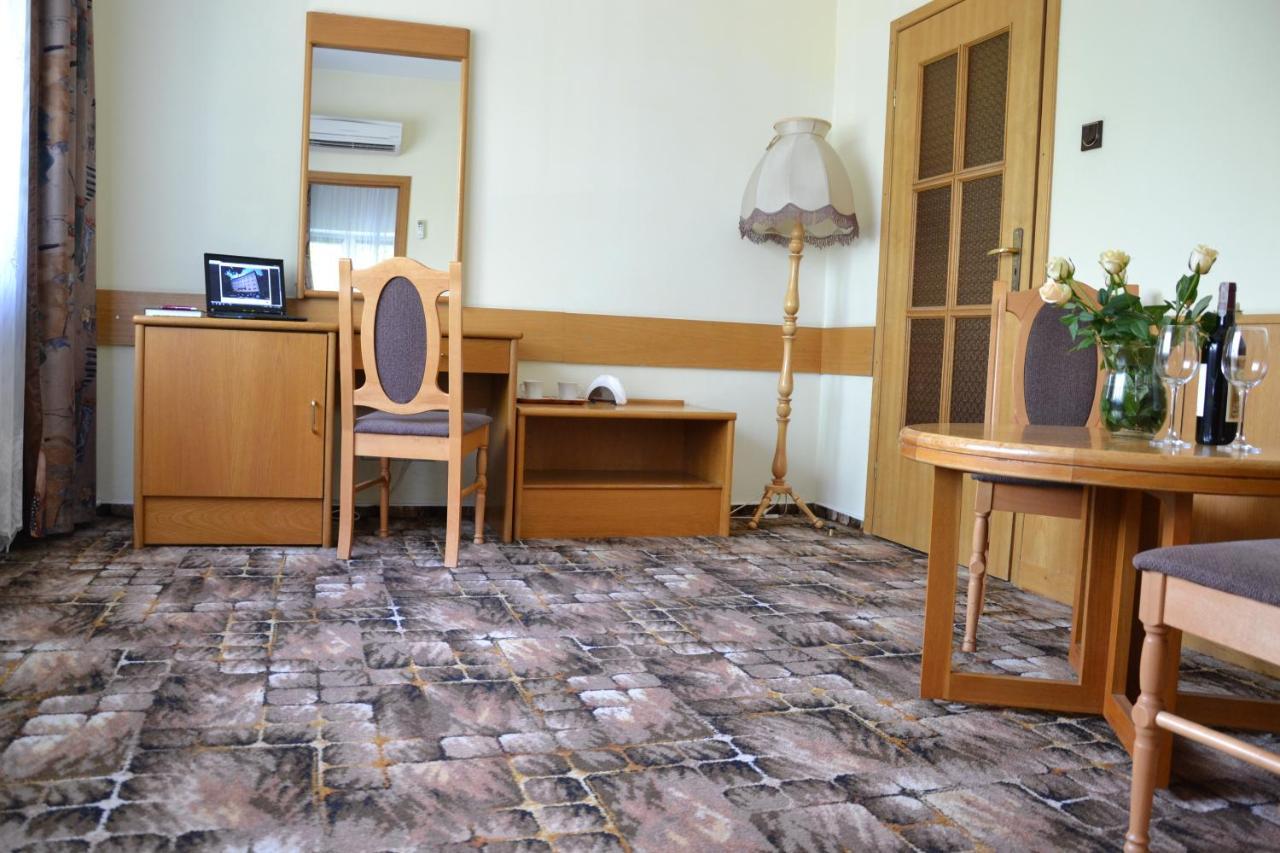Bed and Breakfast Karat Варшава Экстерьер фото