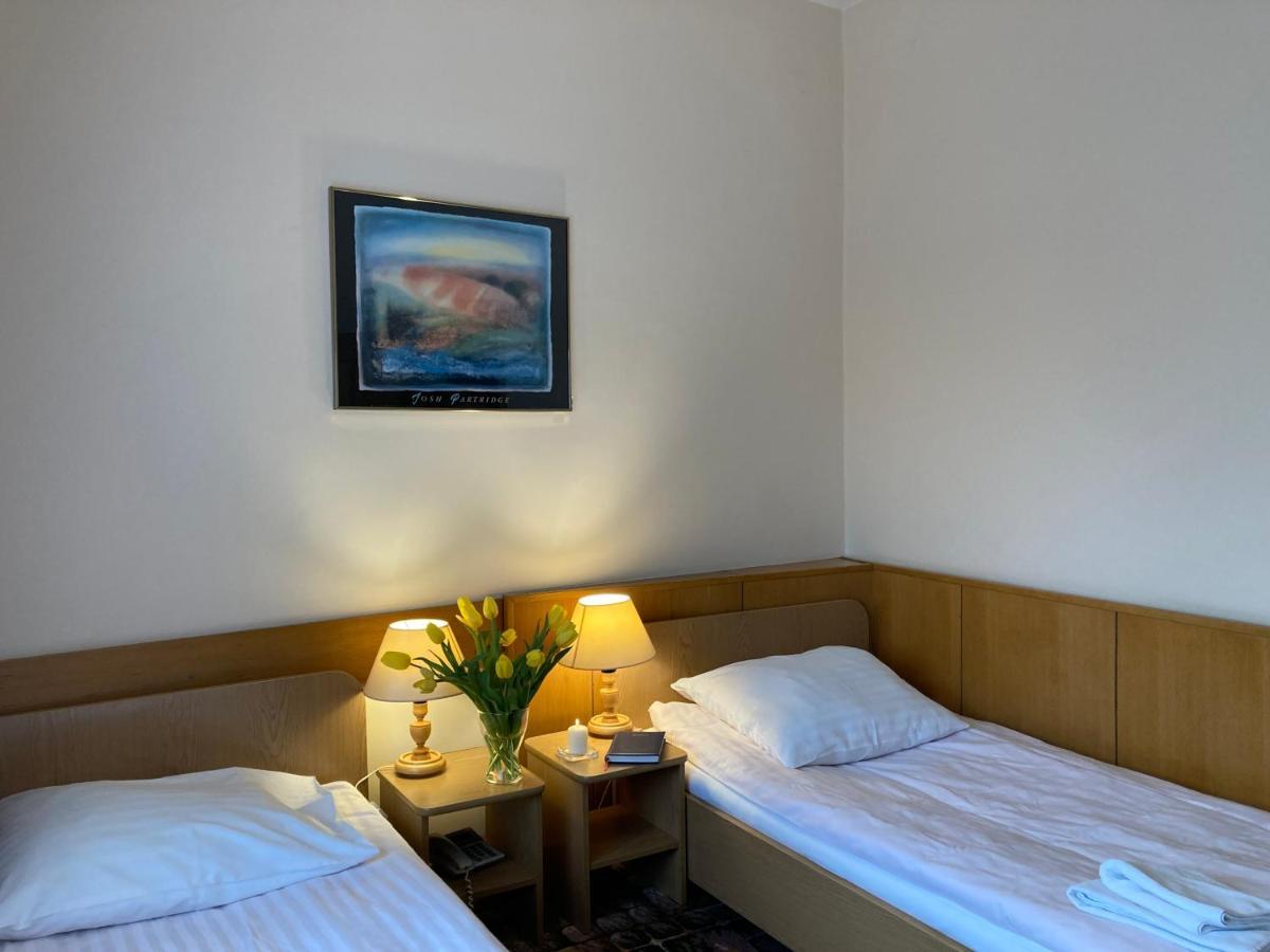 Bed and Breakfast Karat Варшава Экстерьер фото