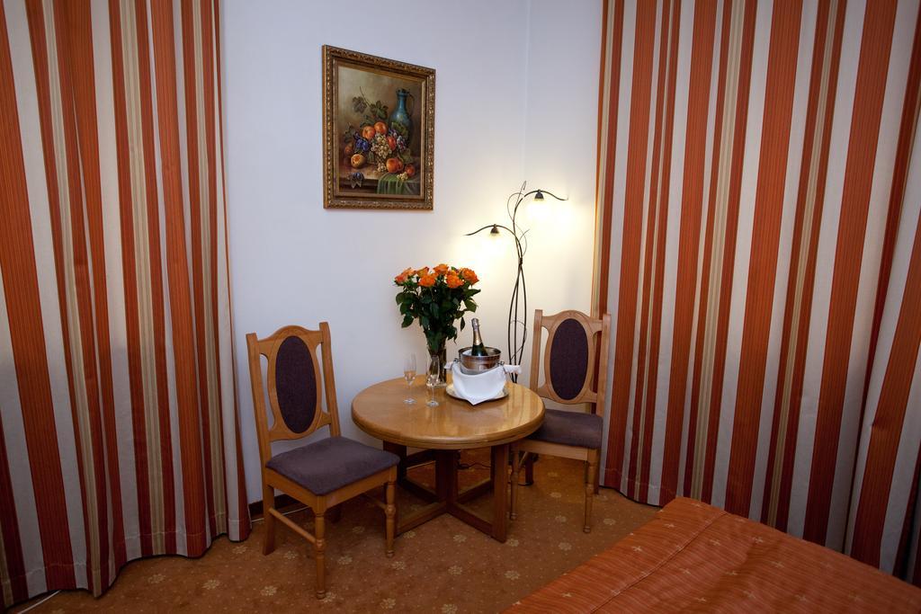 Bed and Breakfast Karat Варшава Экстерьер фото